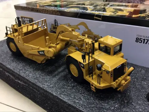 Скребок для колесного трактора CAT гусеница 657 г бренд 1/50 мастеры литья под