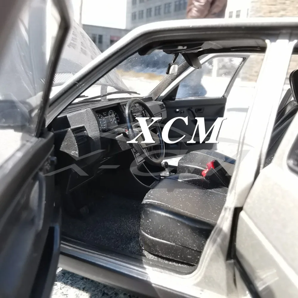 Модель литая автомобиля 1:18 для старого Джетта (серебристый/серый) + небольшой