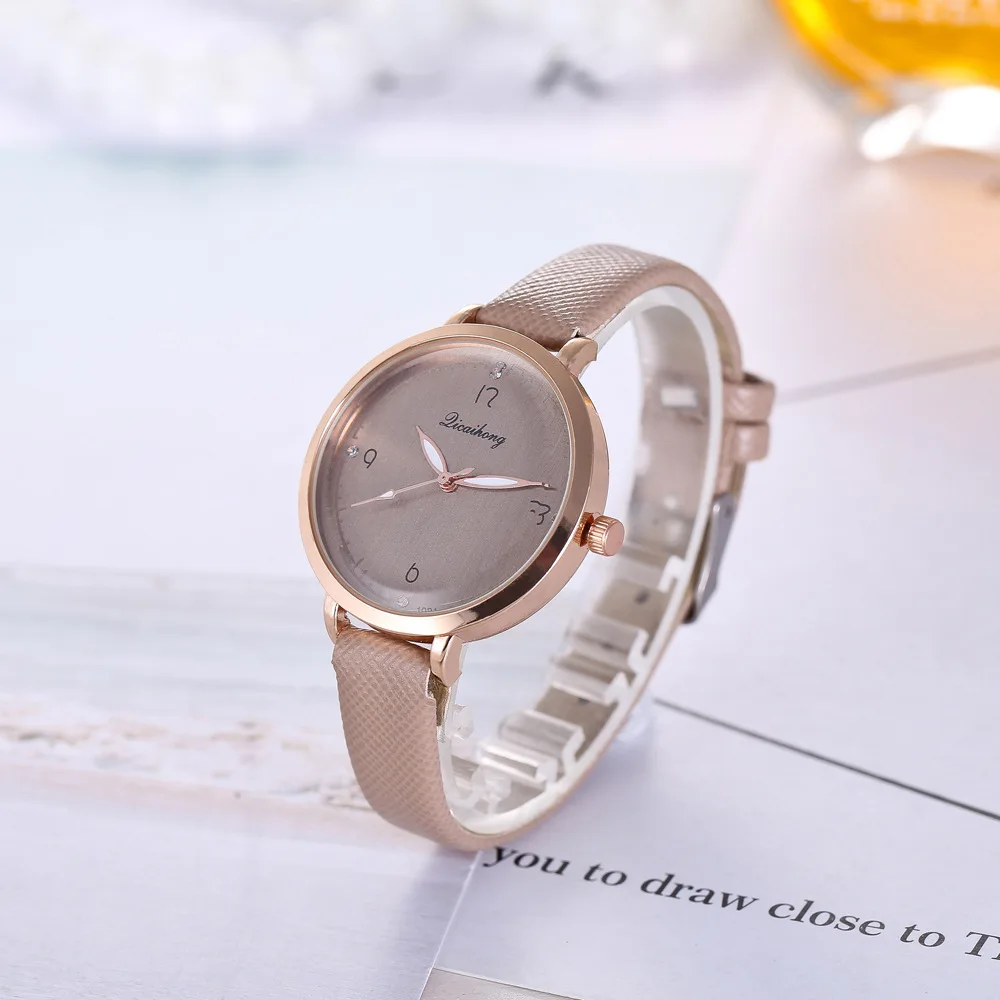 Простой плед ремень женские часы Reloj para mujer Кристалл Награжден кварцевые кожаный