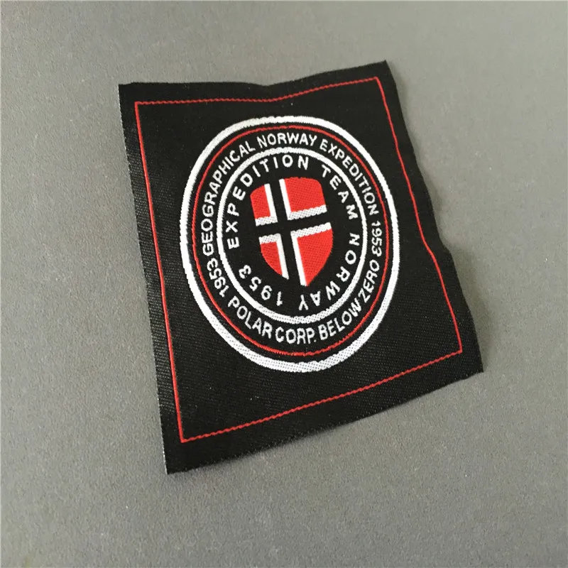 

Custom High Density 7*7cm Square Shape Damask Woven Clothing Labels Garments Hem Tag Name Tag Name Labels