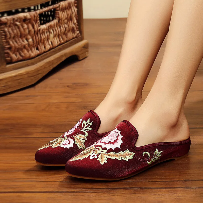 Женские туфли-лодочки с острым носком ремешком на пятке | Обувь