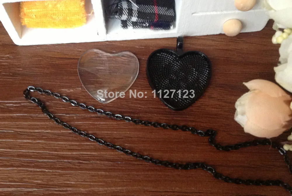 30sets Black Color Pendant Trays 25mm Heart bezel Cup Cabochon Mountings with matched Glass Cabs and Chain clasp | Украшения и