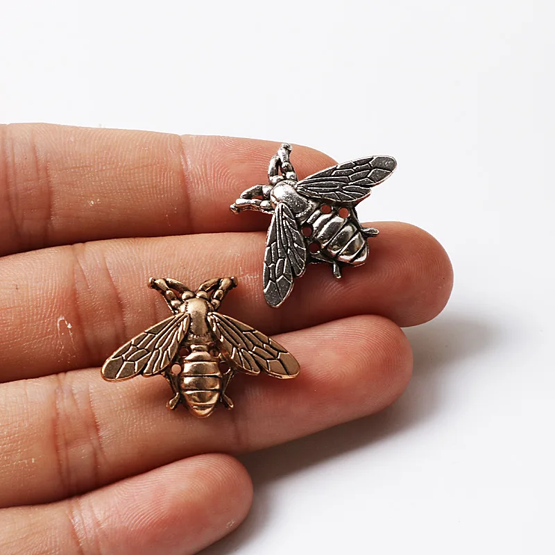 Vintage Cute Insect Bee Brooch Pin Metal Needle Fashion Shirt Suit Collar Lapel Pins Christmas Jewelry for Men Women Accessories images - 6