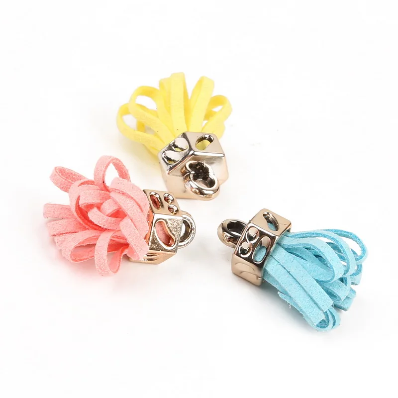 Мини подвеска из замшевой кожи с кисточками 10 шт. 25 мм Золотая Кепка бархатные