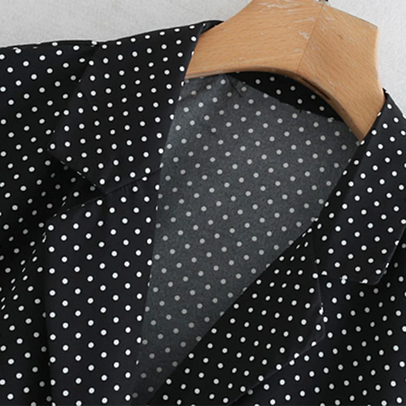 Винтаж стильный Polka Dot комбинезоны Для женщин мода воротник с лацканами, украшенные пуговицами, купальный костюм с шортами Повседневное боди Femme
