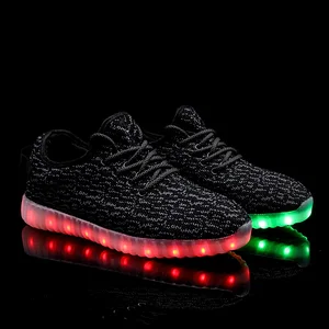 Кроссовки детские дышащие, с зарядкой от USB, 7 цветов