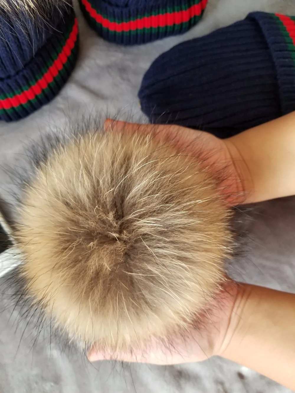 Серая норковая шарик из меха енота шапка помпоны зимняя женская девочка Вязаная