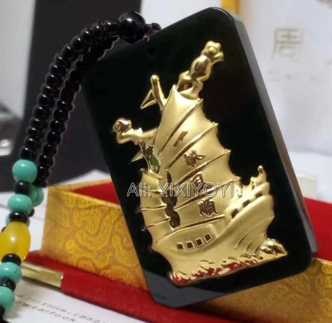 

Очаровательная подвеска из натурального нефрита черного и зеленого цвета с вставкой из 18-каратного золота в китайском стиле с гладкой лодк...