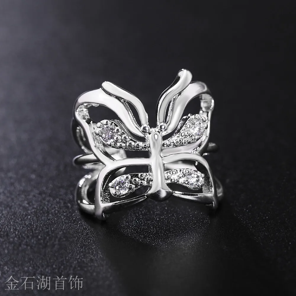 Кольцо серебристое, с кристаллами, в виде бабочки