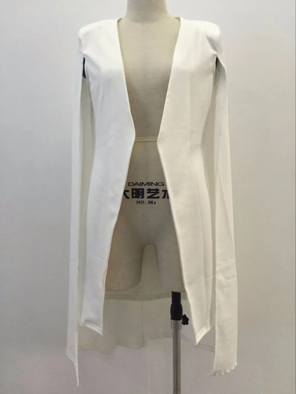 Женский длинный кардиган с разрезом элегантный в офисном стиле рукавами модное