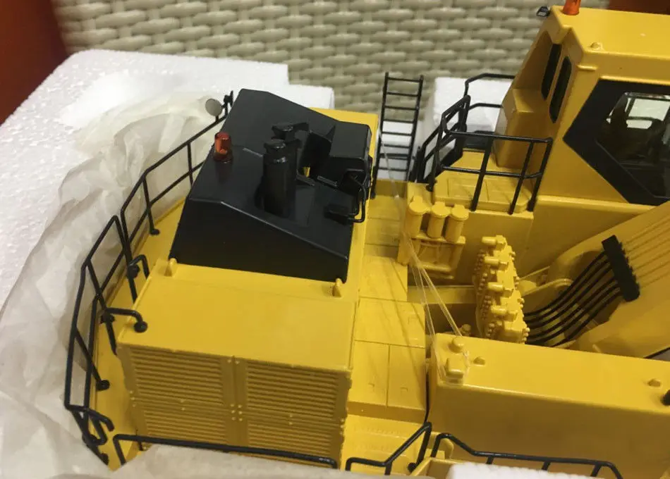 Редкие NZG Komatsu PC2000-8 экскаватор 1:50 Масштаб литой металл модель 7621