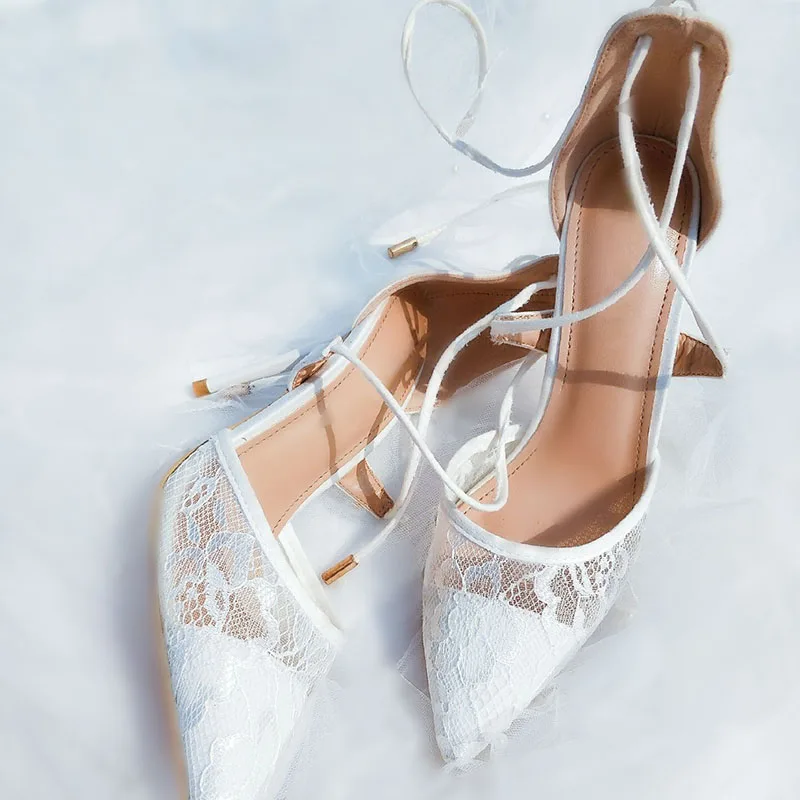 

Princess white wedding shoes ladies tied with thin heel hollow dress, banquet high heel shoes, lace screen shallow single shoes