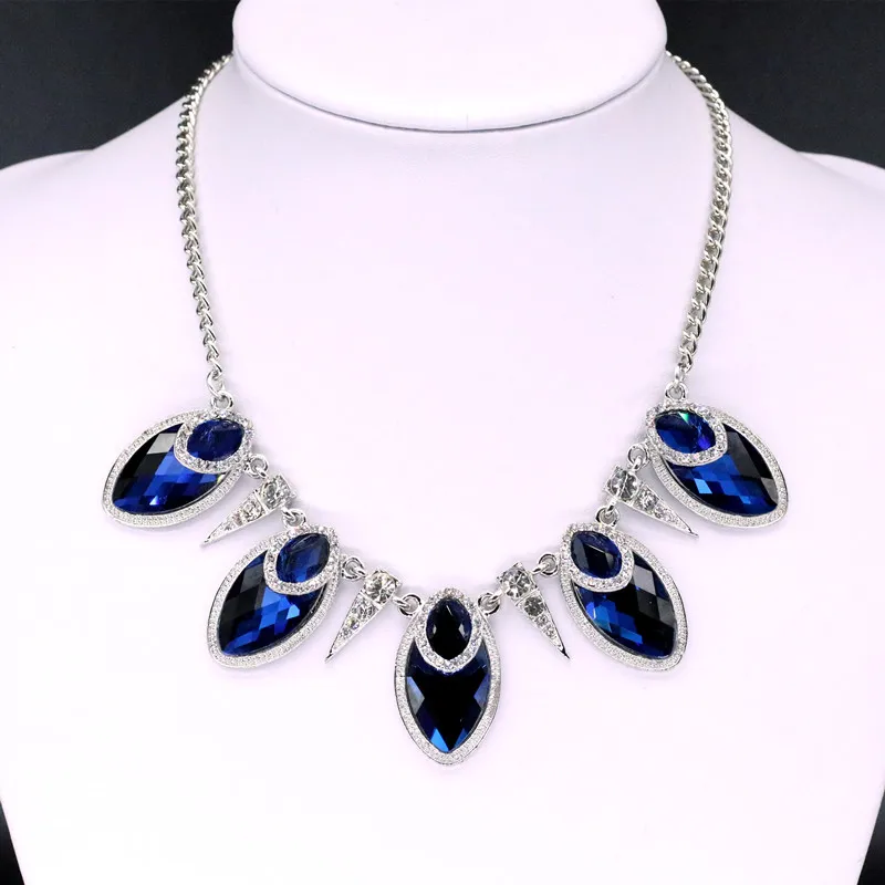 Модное винтажное ожерелье с листьями и кристаллами Посеребренная цепочка