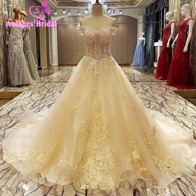 Новое поступление 2017 бальное платье без бретелек с рюшами и аппликацией из