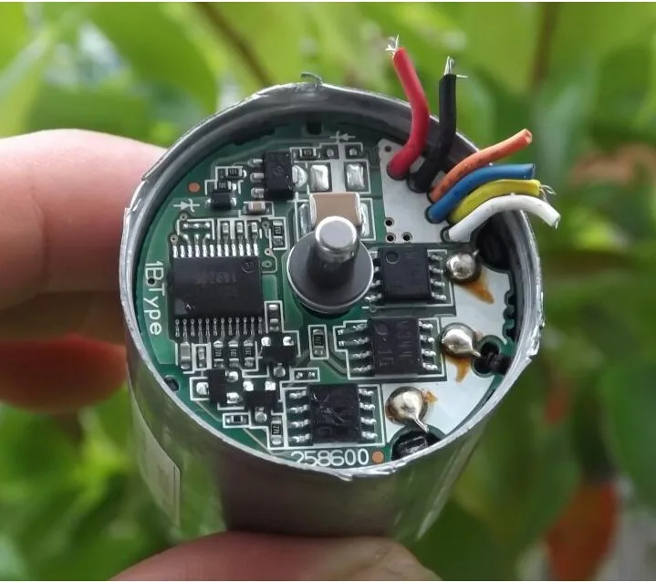 Привод 12 В/нидек поставляется с внутренним ротором В постоянного тока