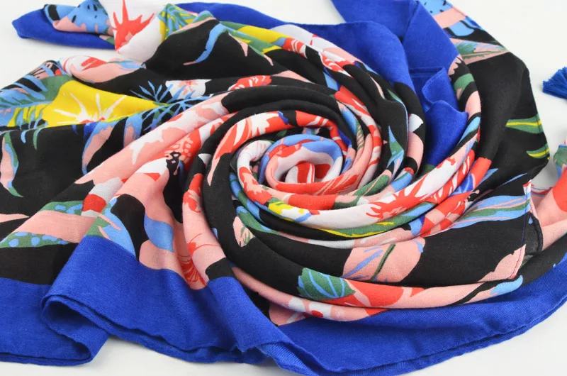 

Luxury winter cotton floral hijab,british style,wraps shawl,Muslim hijab,shawls and scarves,cotton flower scarf,ponchos and cape