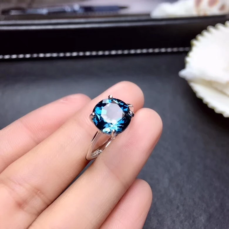 Классическое кольцо цвета синего океана с натуральным топазом из серебра