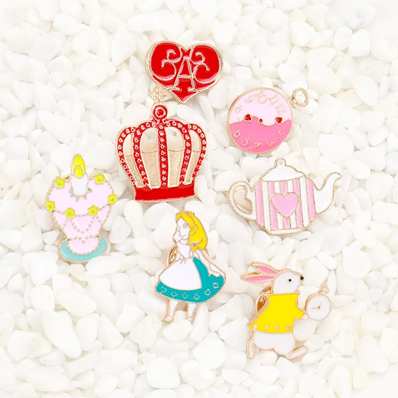 Заколки в виде замка из мультфильма Alice in Wonderland заколки чашки эмалированные