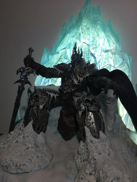 MODEL FANS wow 71cm Lich King Arthas Frozen Throne gk resin statue led light base eye Sword hilt toy for Collection | Игрушки и хобби