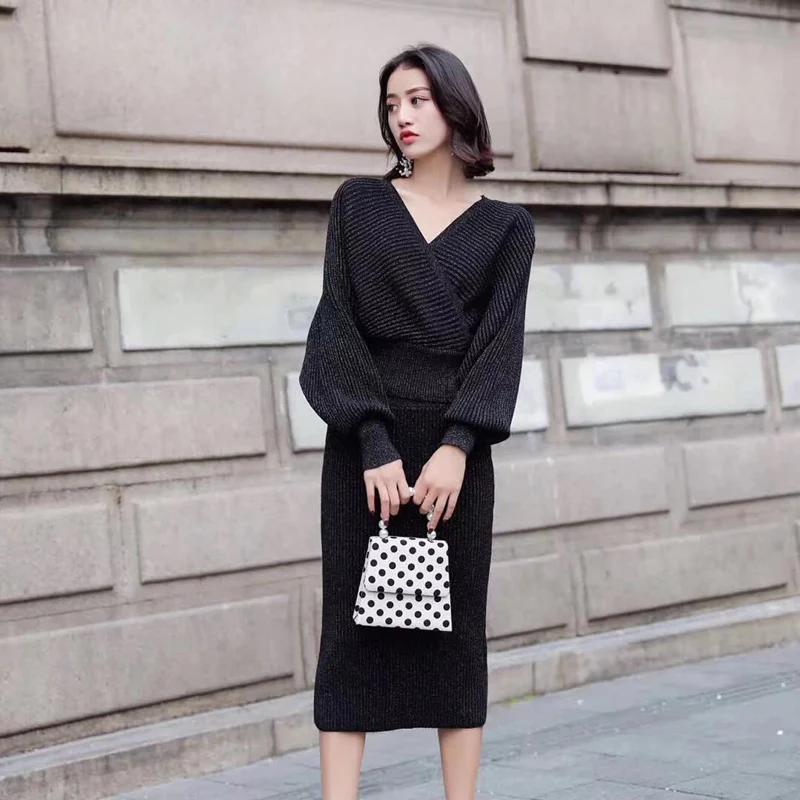 Женский трикотажный комплект из 2 предметов свитера и облегающей юбки с