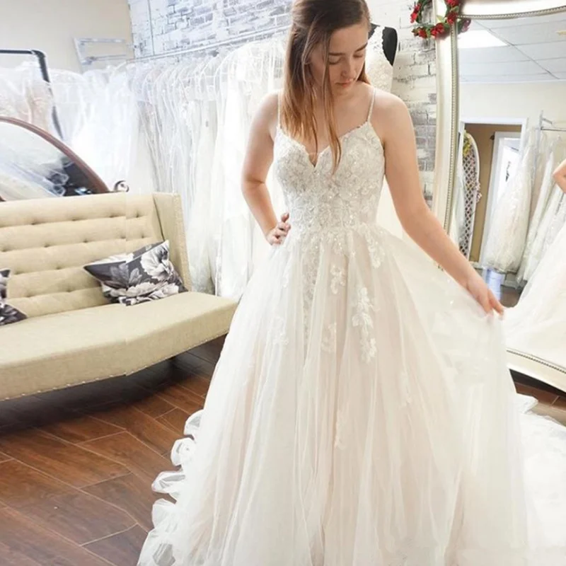 

Sexy Backless Lace Applique Wedding Dress Thin Shoulder Strap White Sleeveless V-neck Tulle Princess Bridal Wedding Dresses