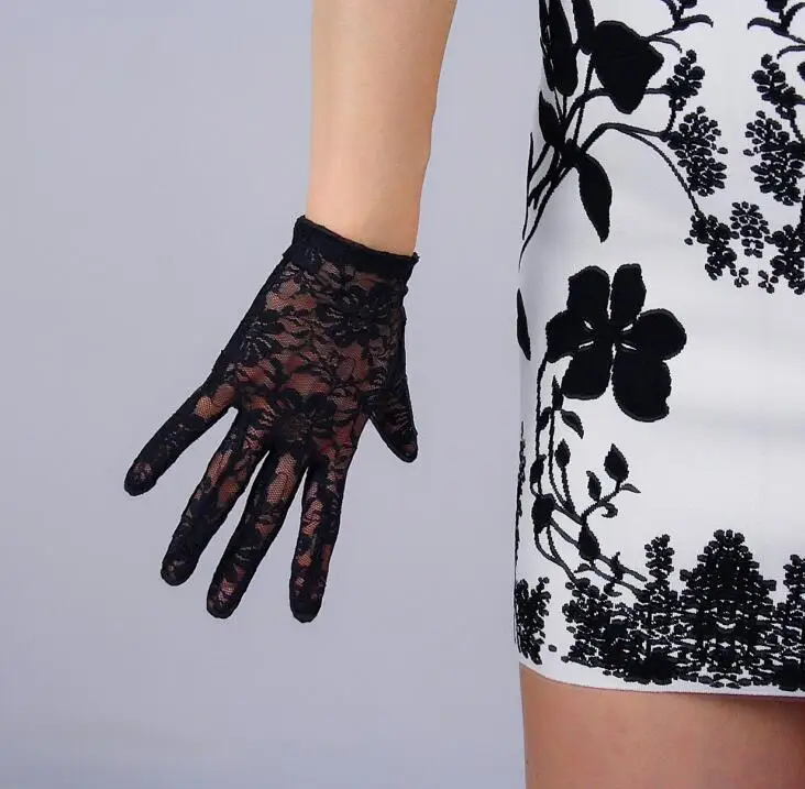 

Spring and Summer women's thin lace sunscreen gloves female sexy lace driving gloves lady's short Uv protection gloves R1792