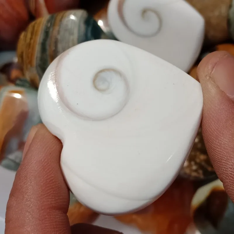 DHXYZB 2pcs Natural Sun Shell stone Fossil crystal Love heart shape Massage Quartz stones and mineral Reiki Healing gift | Дом и сад