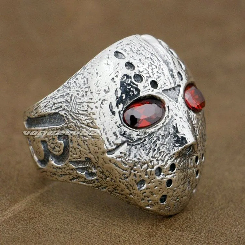 Мужское кольцо из серебра 925 пробы с темно-красным фианитом