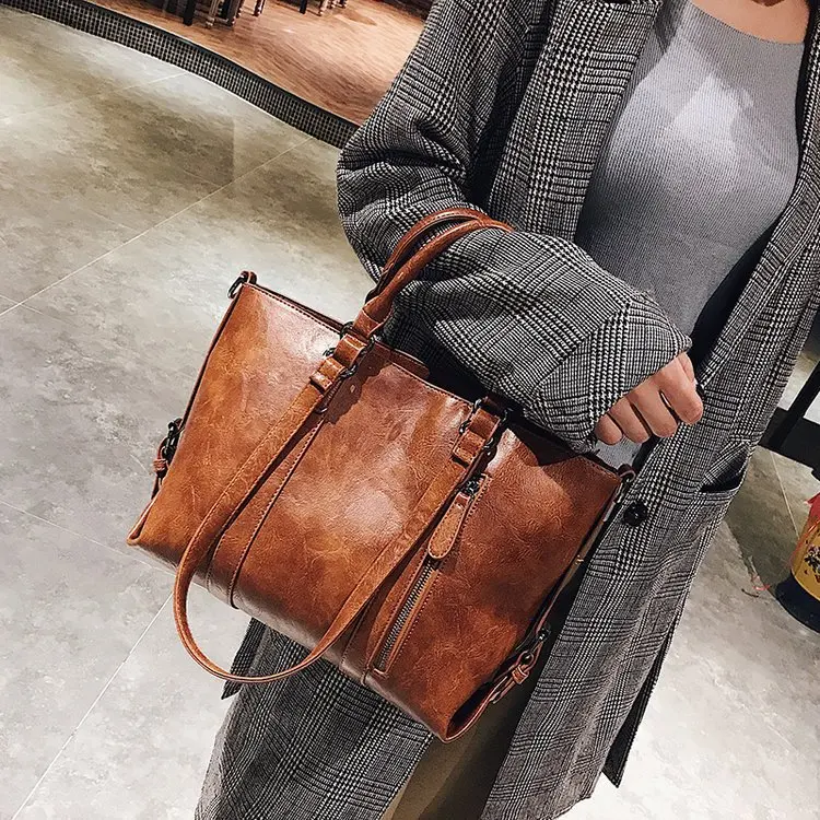 Женская сумка через плечо из искусственной кожи - Color: brown