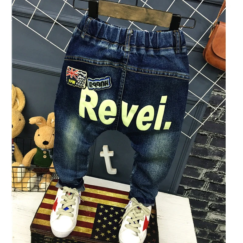 Джинсы для мальчиков с надписью 2020 модные джинсы на весну и осень детские