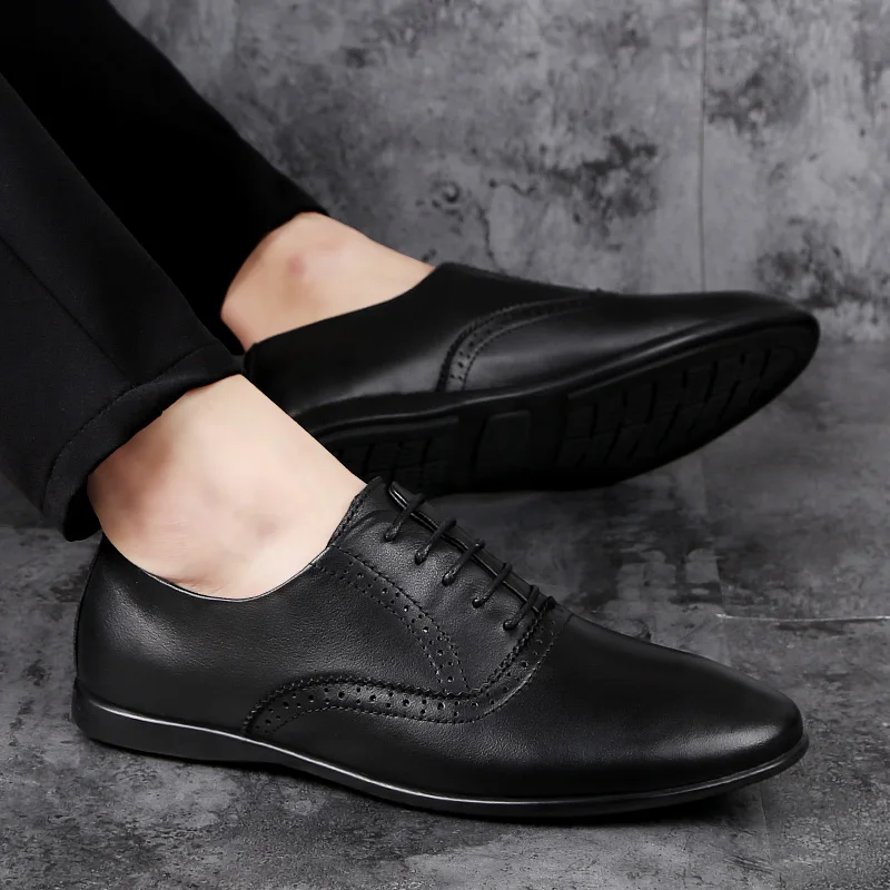 

Brand Men dress Shoes Men Genuine Leather oxfords brogue Men Sneakers lace up Designer Shoes Men Moccasins shoes Footwear L4