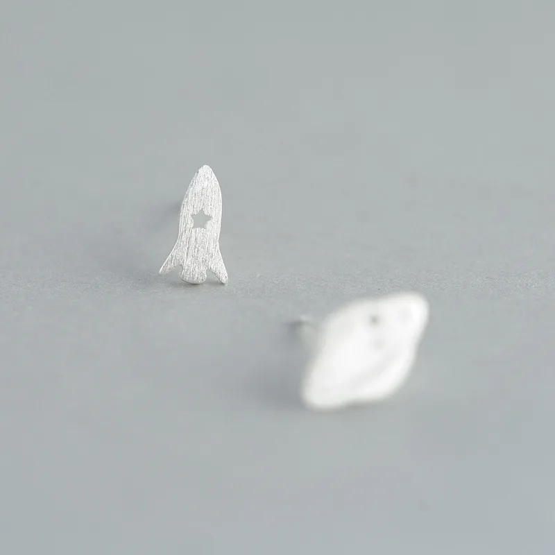 Женские асимметричные серьги-гвоздики из стерлингового серебра 925 пробы |