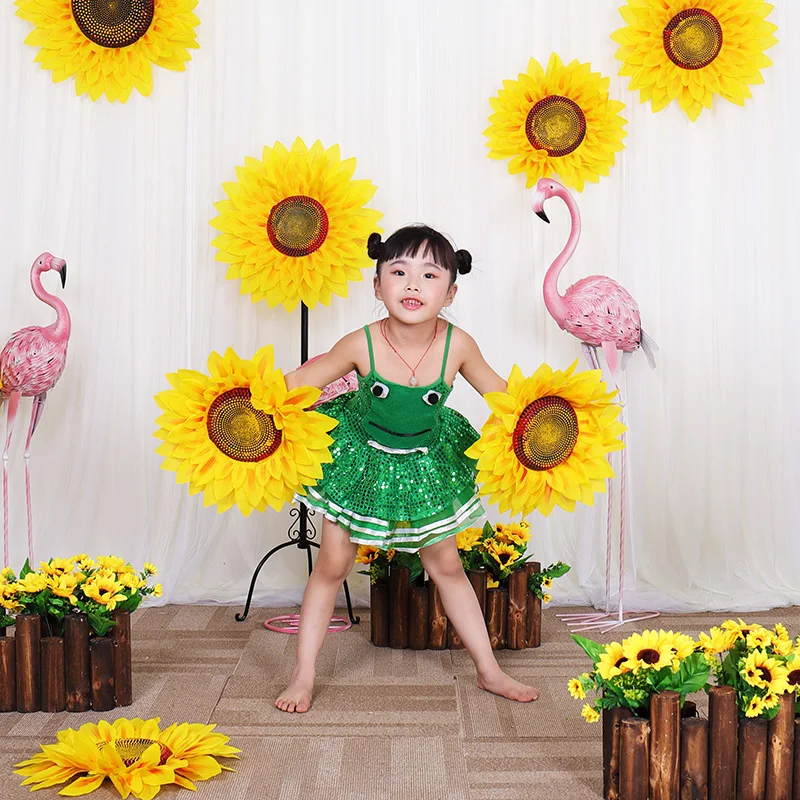 

Artificial Flowers Handhold Silk Plastic Sunflowers Head Dance Performing props scene Stage Show Props Wedding Home Party Decora