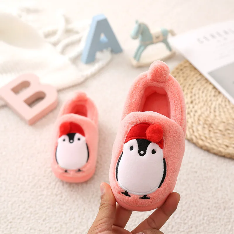 pink slipper Зимние детские хлопковые тапочки для мальчиков и девочек; домашние тапочки; модные плюшевые теплые домашние тапочки для малышей; бархатная обувь - Цвет: pink slipper