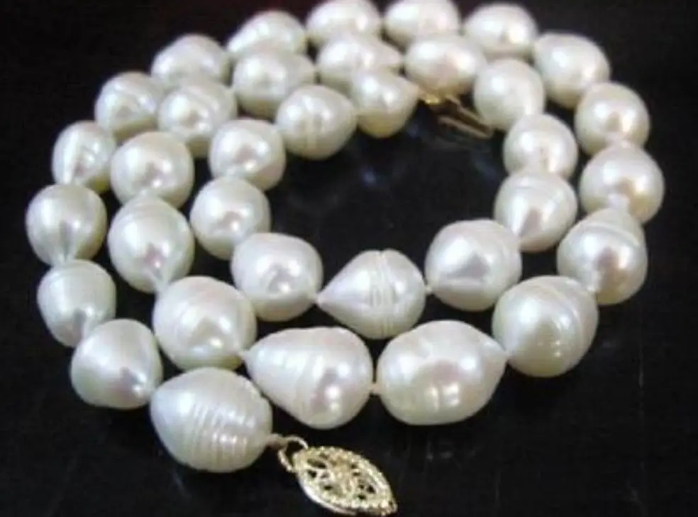 

10-11mm white Rice freshwater pearl necklace 18"