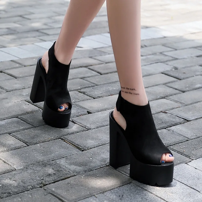 Леопардовые модные ботинки на очень легкой платформе в европейском и