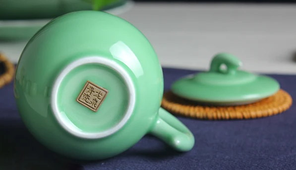 

Exquisite Interesting Chinese Classical Green Glaze Porcelain Tea Cup