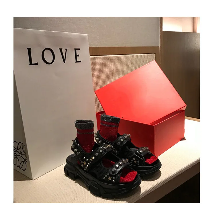 Обувь с заклепками; женские босоножки на платформе; zapatos de mujer; брендовая пляжная обувь с металлическими украшениями; chaussures femme; массивные сандалии; mujer