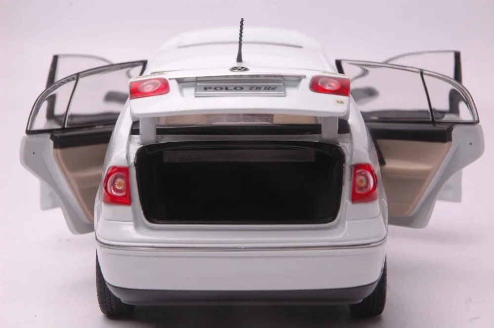 1:18 литья под давлением модель для Volkswagen VW Polo Jinqu белый Седан сплав игрушечный автомобиль миниатюрная коллекция подарки