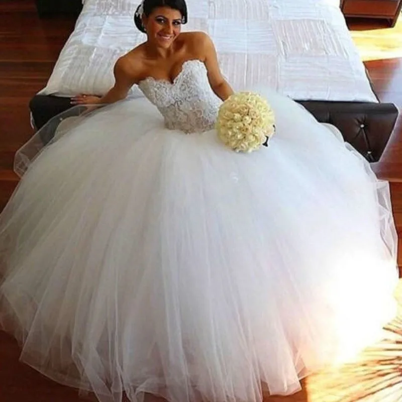 

Charming Ball Gown Wedding Dresses White 2021 Vintage Lace Appliqued Bridal Gowns Tulle Princess Custom Made Vestido Noiva