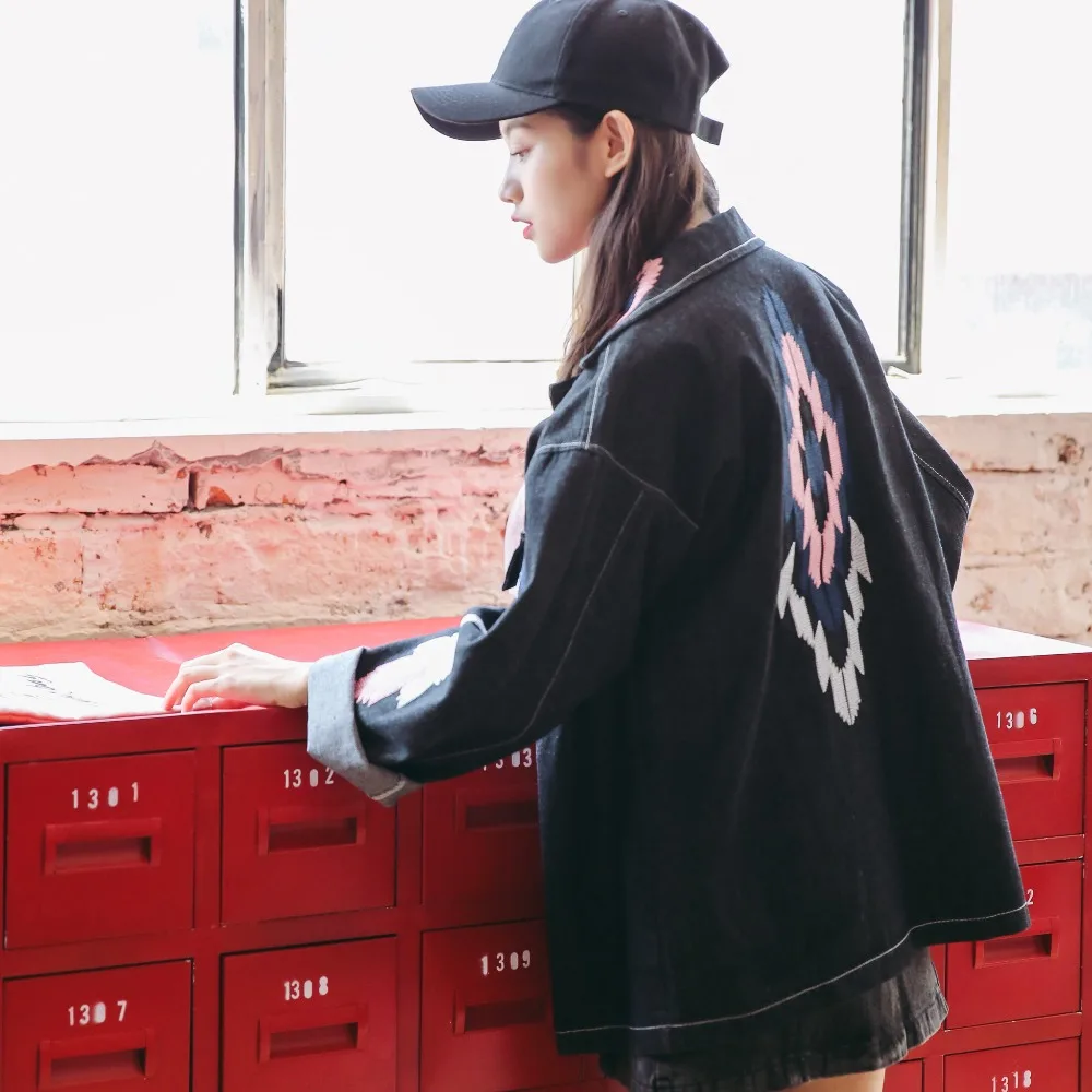 Цветочная джинсовая куртка с вышивкой Для женщин Джинсовое пальто Мода 2017 г.