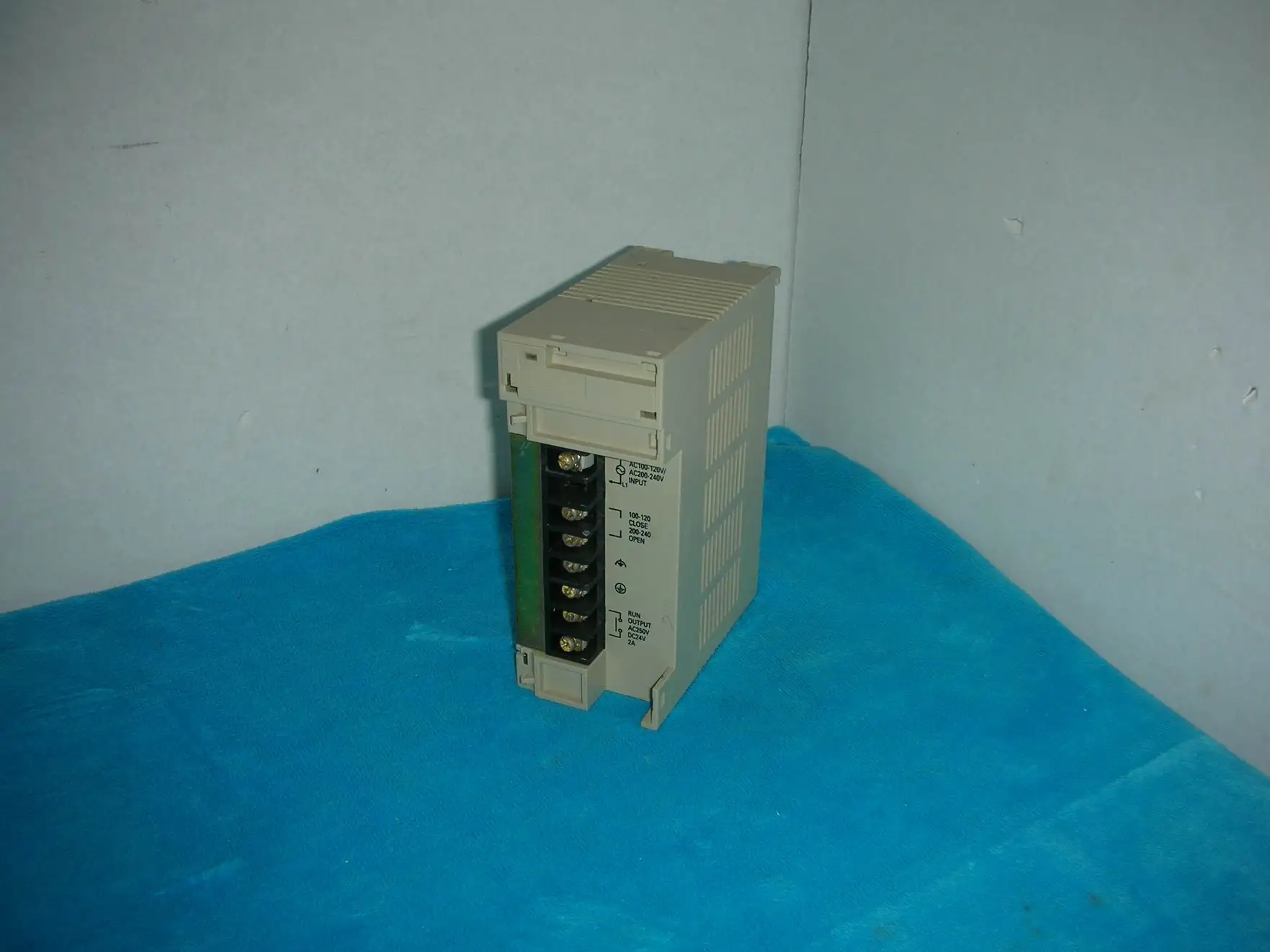 

OMRON C200HW-PA204R PLC