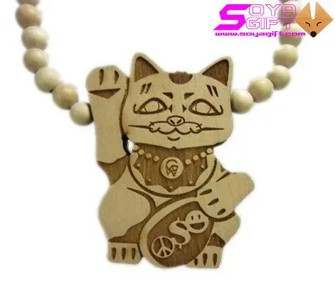 WOOD NECKLACE Wood color cat Pendant Necklace |