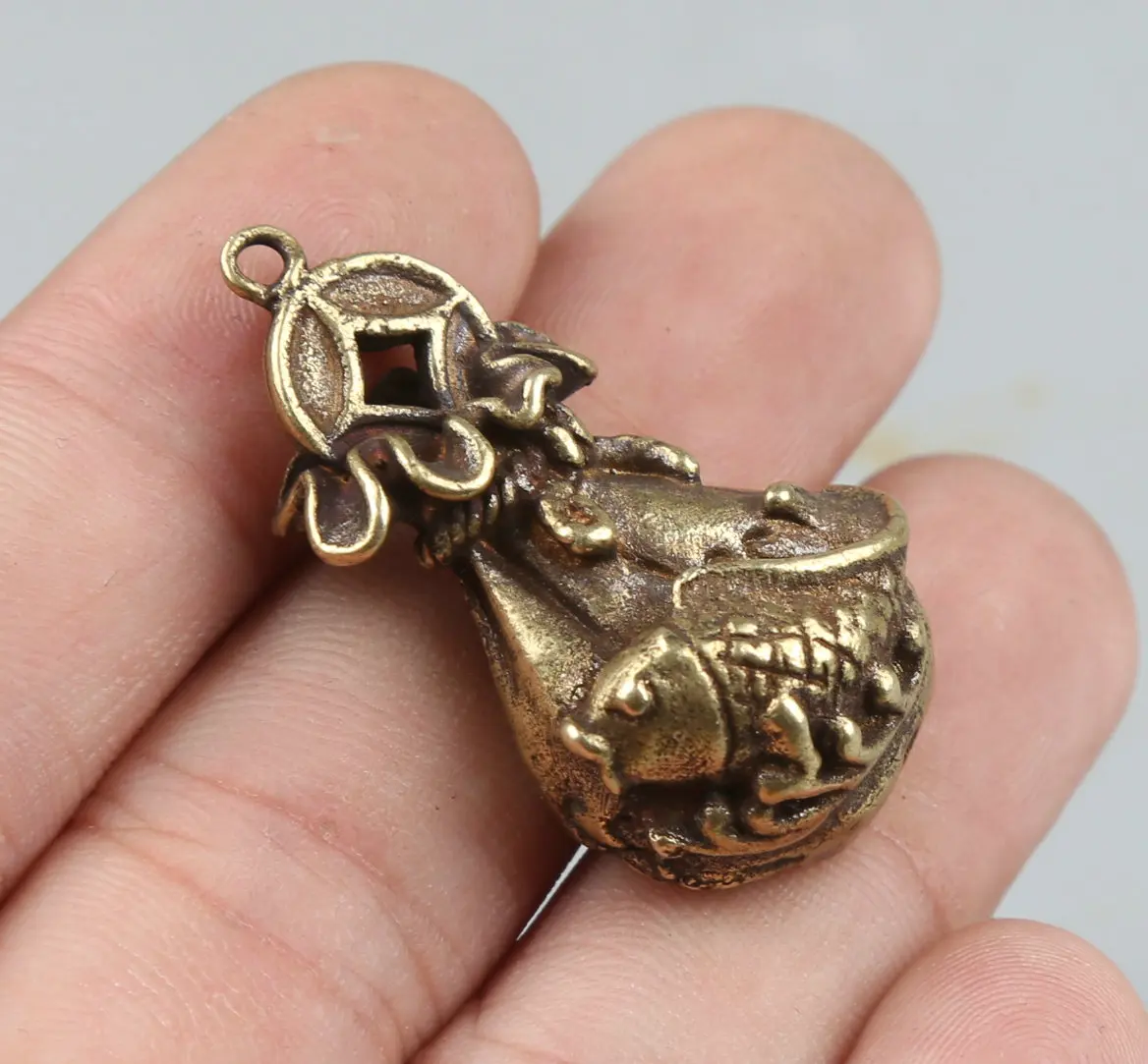 

38MM/1.5"Collect Curio Rare China Fengshui Small Bronze Exquisite Animal Fish Money Bag Purse Wealth Pendant Statue Statuary 26g