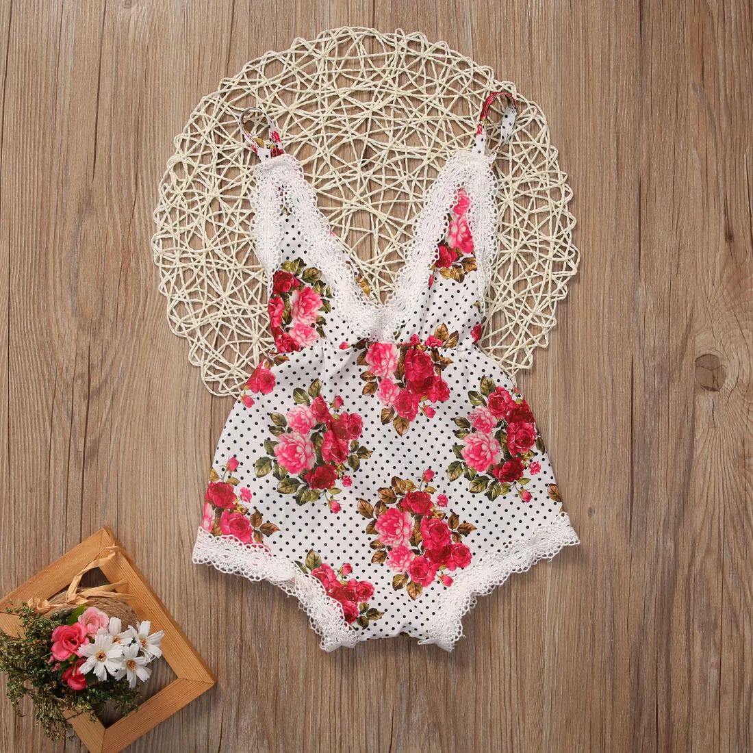 Детское летнее боди на бретельках с V образным вырезом и открытой спиной детское