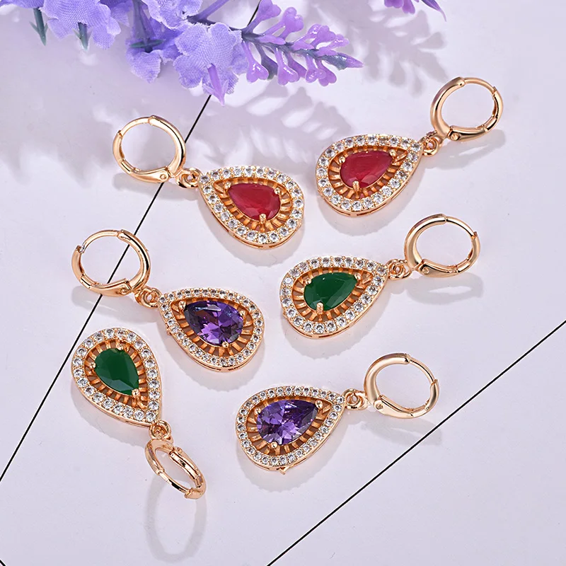 Женские серьги капельки с фианитом цвета розового золота большим камнем