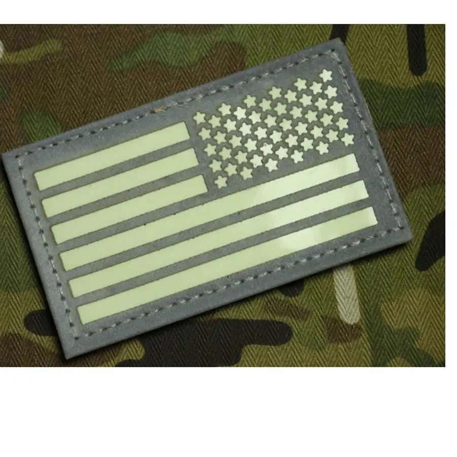 Светоотражающий защитный нарукавник в виде флага светящийся значок для