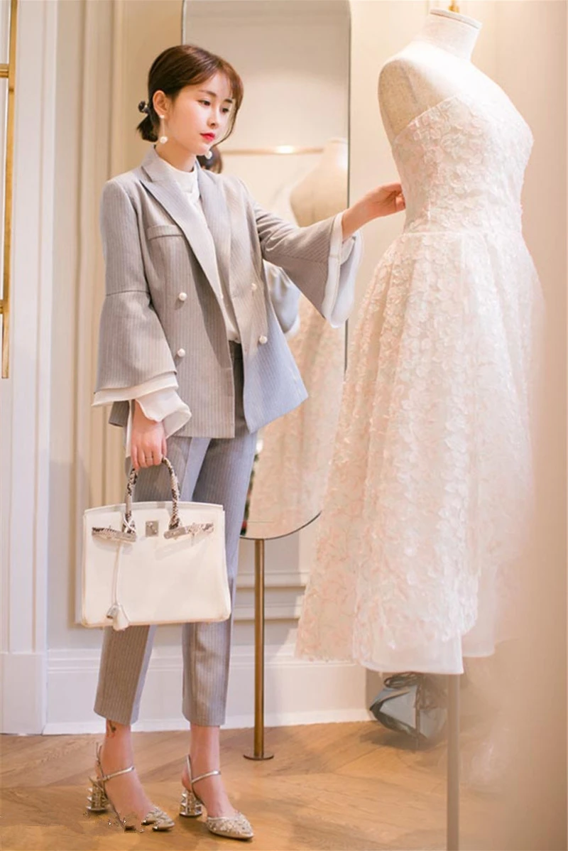 Женский брючный костюм пиджак с лацканами и широкими штанинами деловой офисный