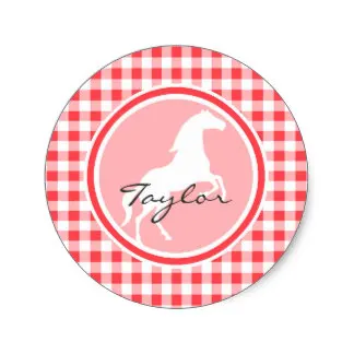 Классическая круглая наклейка в красно белую клетку с изображением белой лошади