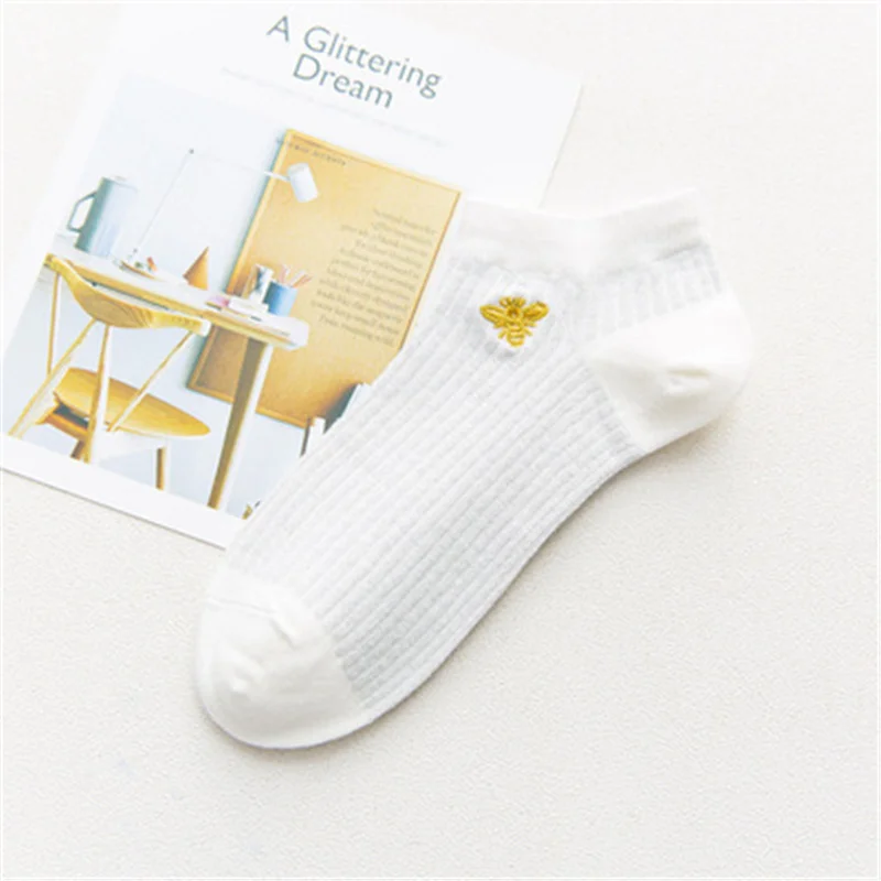 18 лето и осень новые женские Носки хлопка Би вышитые плотная дамы дух колледжа